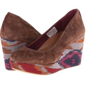 NWT Reef High Tropic Wedges